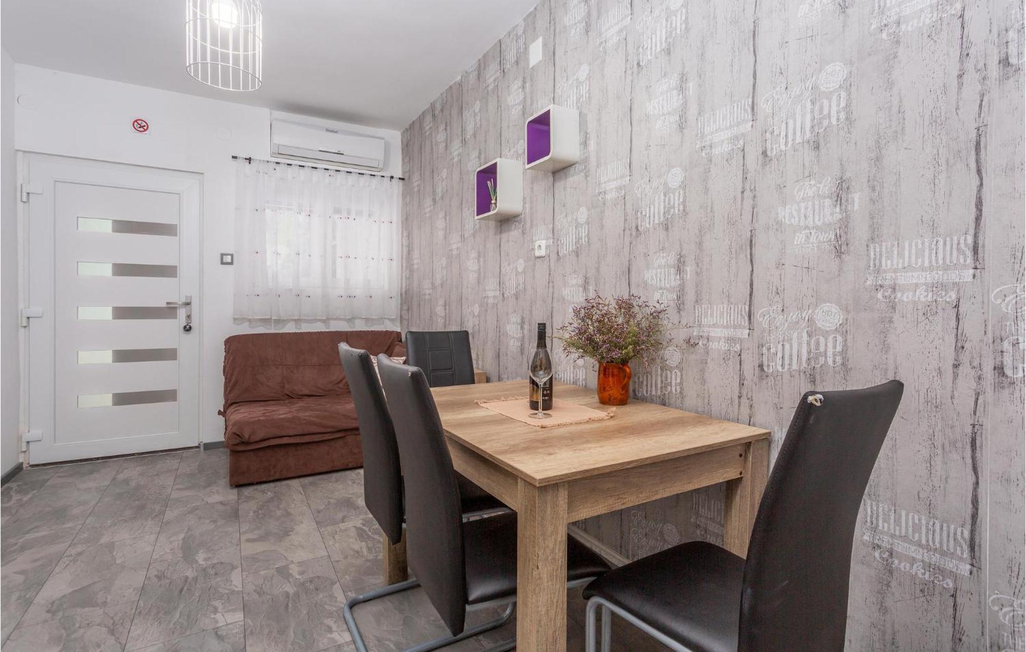 Stunning Apartment In Malinska With Kitchen Exteriér fotografie